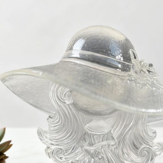 Yousheng Klarsichtiger Harz Mädchen Figur Geschnitzt Retro Schlapphut Damen Statue Skulptur Heim Büro Schreibtisch Dekoration Ornament