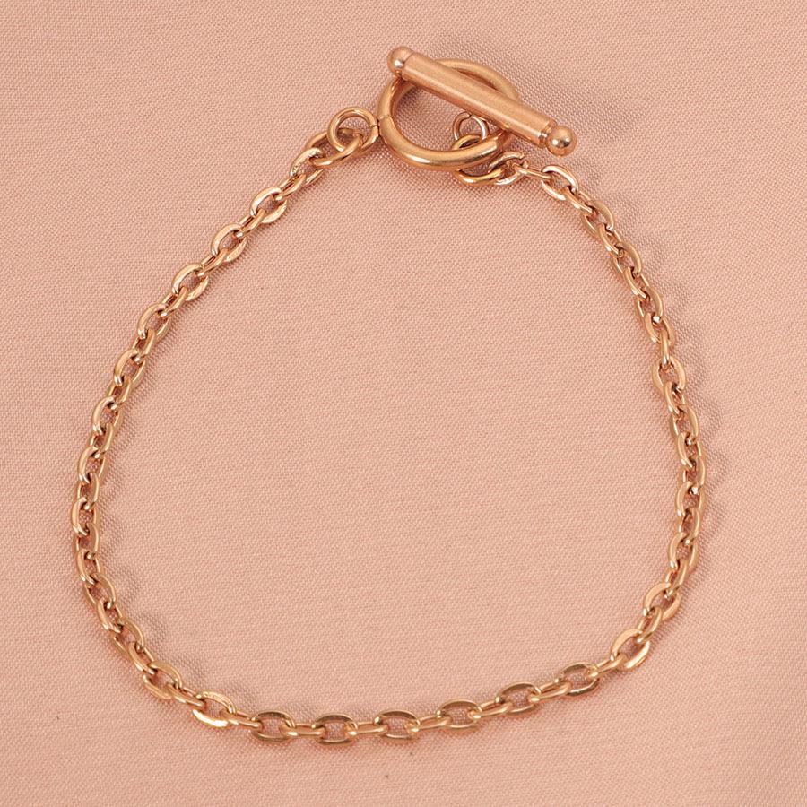 European-American Retro Geometric OT Buckle Necklace: Elegant Women's Clavicle Chain with Niche Design and High-End Style