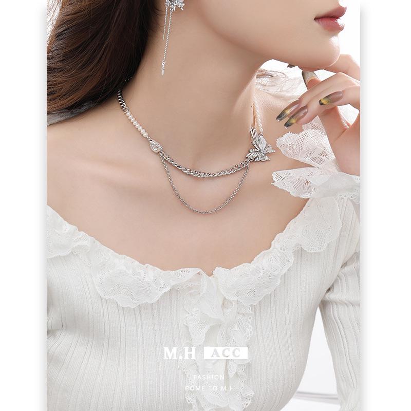 Elegant Silver Butterfly Pendant Necklace for Women - Luxurious and Stylish Clavicle Chain