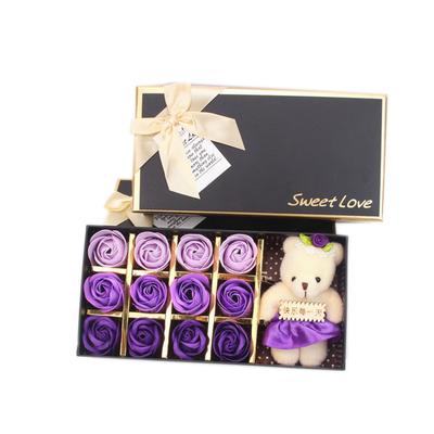 Ev Dekoru – Dekoratif çiçekler ve çelenkler