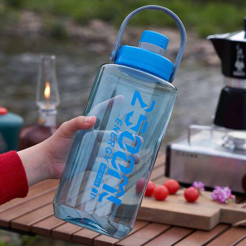Kunststoff-Fitness-Wasserflasche mit hoher Kapazität und Griff - Hitzebeständig, für Männer und Frauen