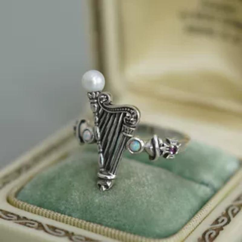 Fashionable Unique And Open Design Copper Ring For Women With Geometric Details Gemstone