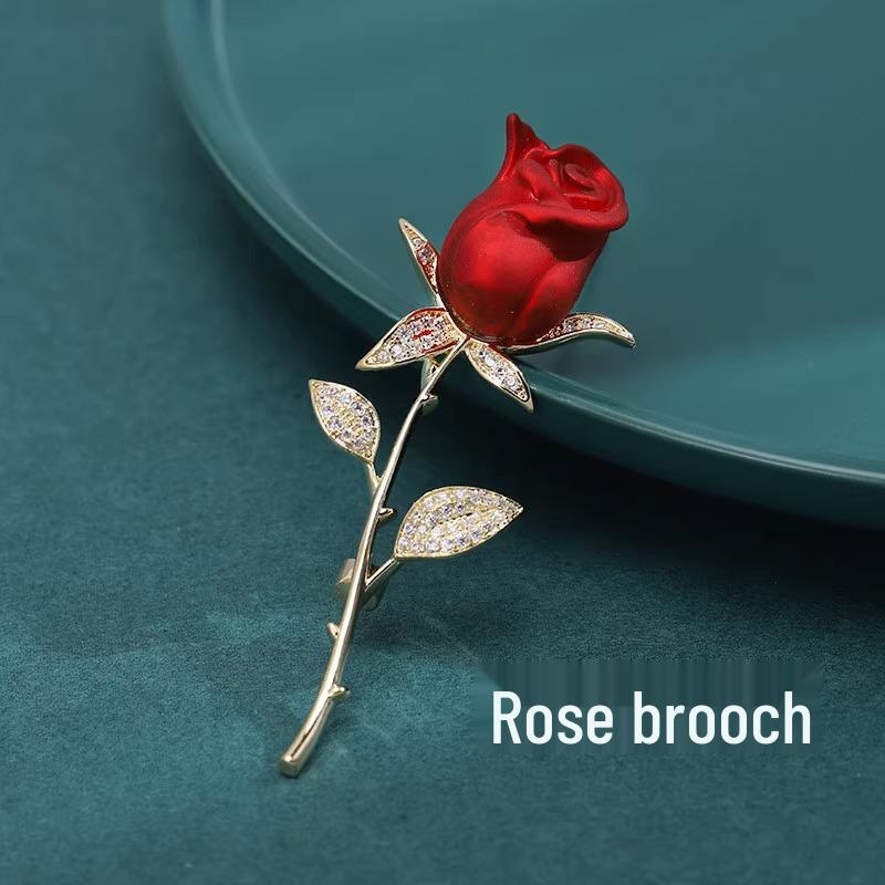 Broche et épingle Rose Rouge Premium avec Accent Floral Bleu pour Manteaux et Robes