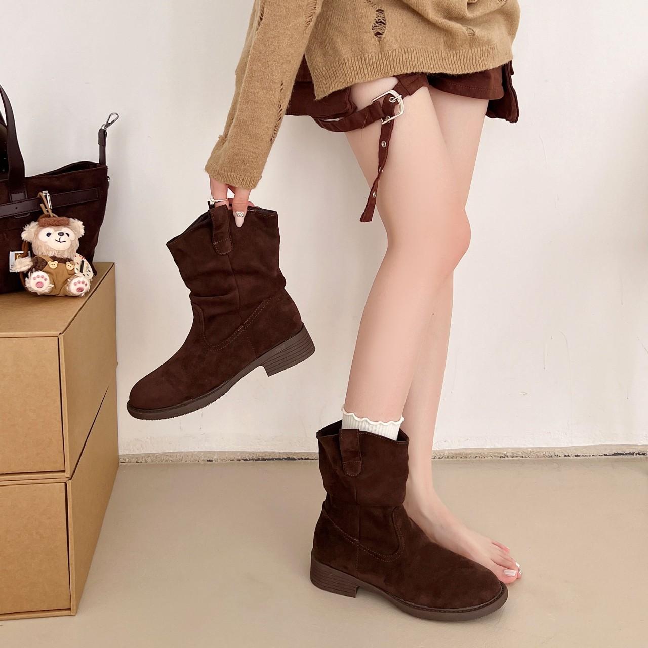 

Пустошь ветер толстый каблук внутренняя высота увеличение куча сапоги короткие сапоги женские 2025 новый юбка западный ковбой Мартин сапоги 40 темно-коричневого