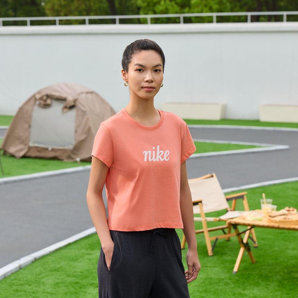 Nike Sportswear Club Regular T Shirt Women s S