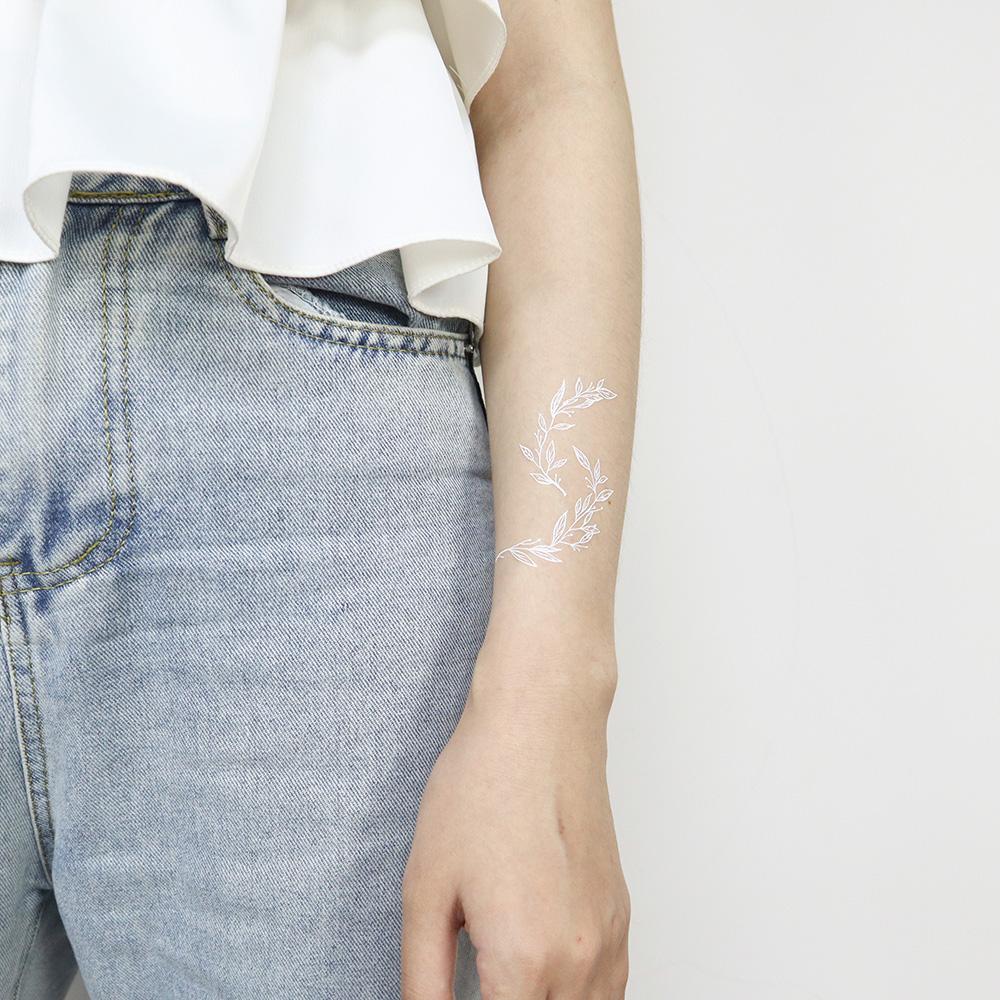 1 foaie de tatuaj temporar cu henna cu mandala albă, rezistentă la apă și durabilă