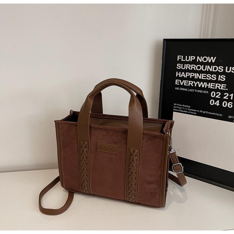 Simple retro bag women's 2025 new large-capacity tote bag fashionable versatile shoulder bag commuter messenger bag