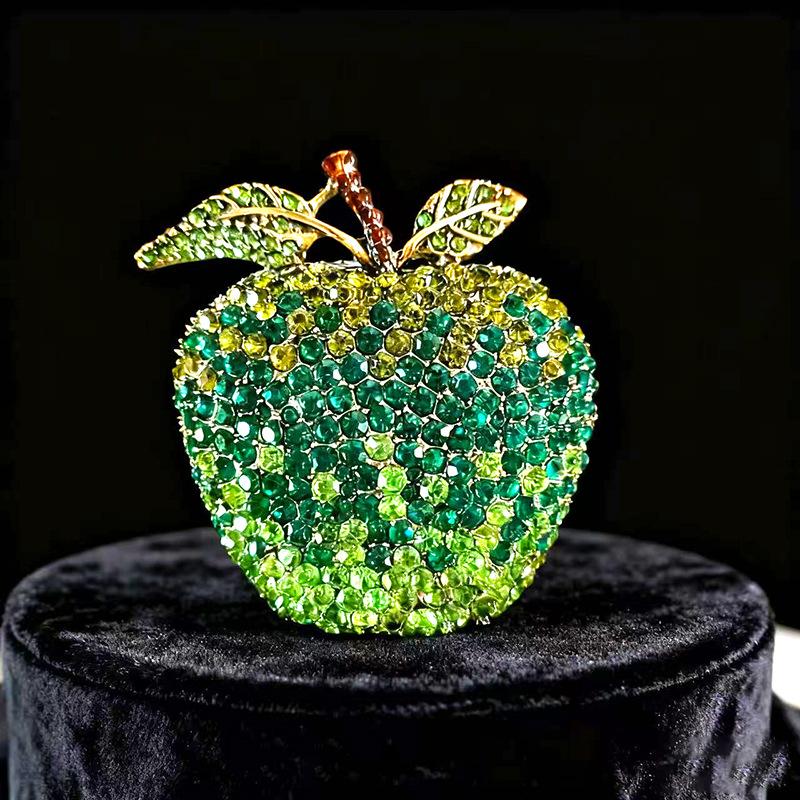 

Christmas Eve Apple Retro Literary High-end Accessories Brooch 2*2cm