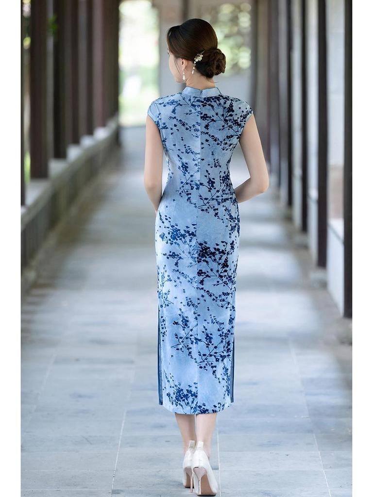 2025 Elegant Velvet Cheongsam: Modern Chinese-Style, Youthful & Sophisticated