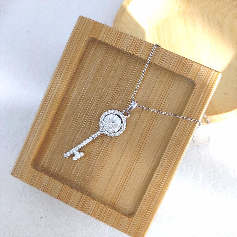 S925 Sterling Silver Moissanite Key Pendant Necklace for Women - Classic Carat Fashion Jewelry