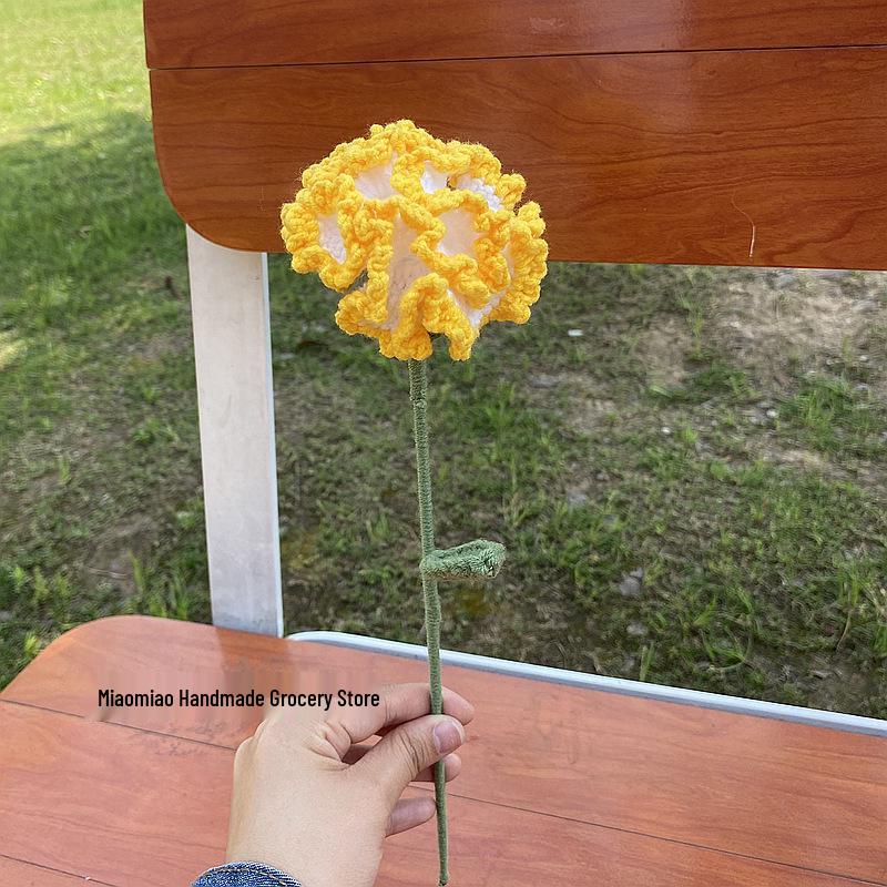 Buquê de Flores de Lã Tricotado à Mão: Ornamento de Rosa, Lírio, Girassol Presente