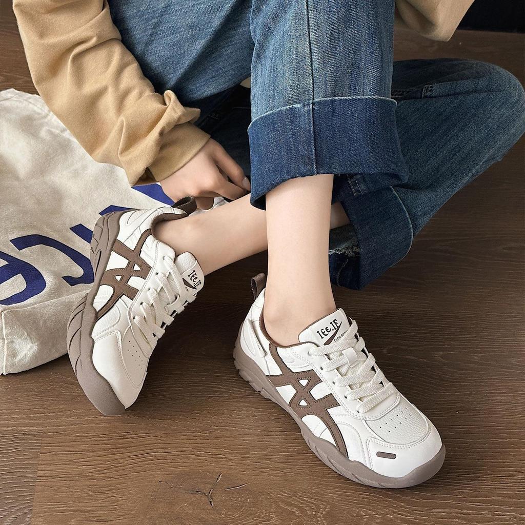 2025 New Soft-Soled Korean Flat Leather Running Shoes - Trendy & Comfortable