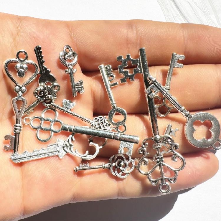 Set of 13 Vintages Metal Key Management Accessory Charms Mixed Retro Style for Keys Decorative Pendants Gift Practical