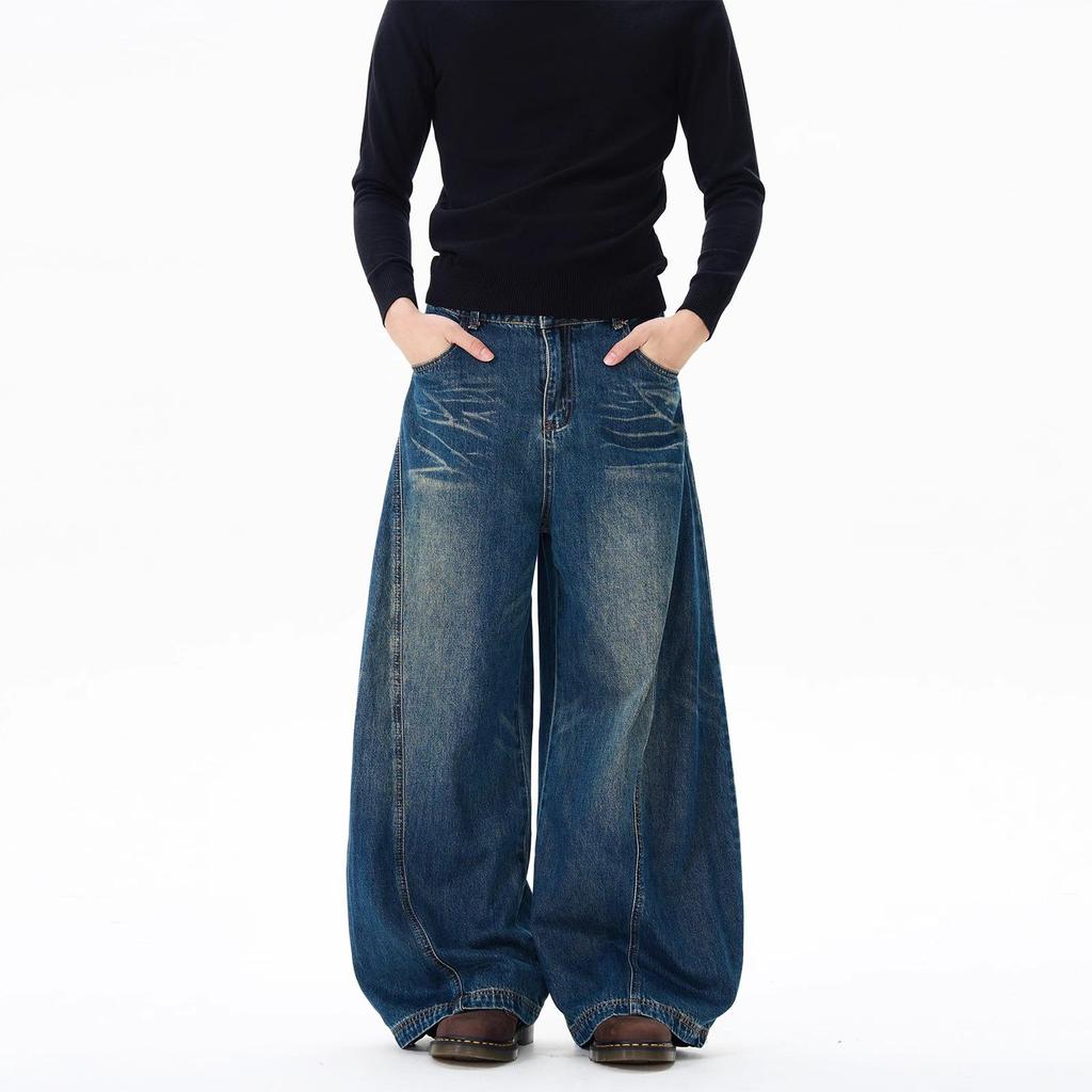 Jeans Unisex in Denim Lavato Retrò: Pantaloni dritti, larghi, a gamba larga con un look cool di alta gamma