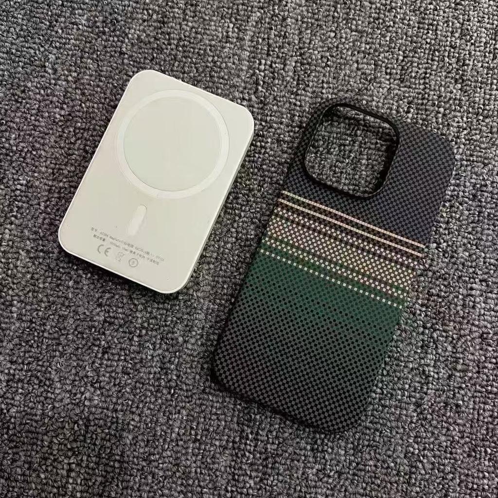 Dotyczy iPhone17proMax Matowe Etui na Telefon z Magnetycznym Mocowaniem Włókno Węglowe Apple 16 Półopakowanie Krata 15 Etui Ochronne