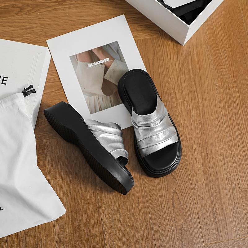 2025 summer new soft leather pleated thick-soled small versatile sandals women's one-pedal retro soft-soled muffin shoes