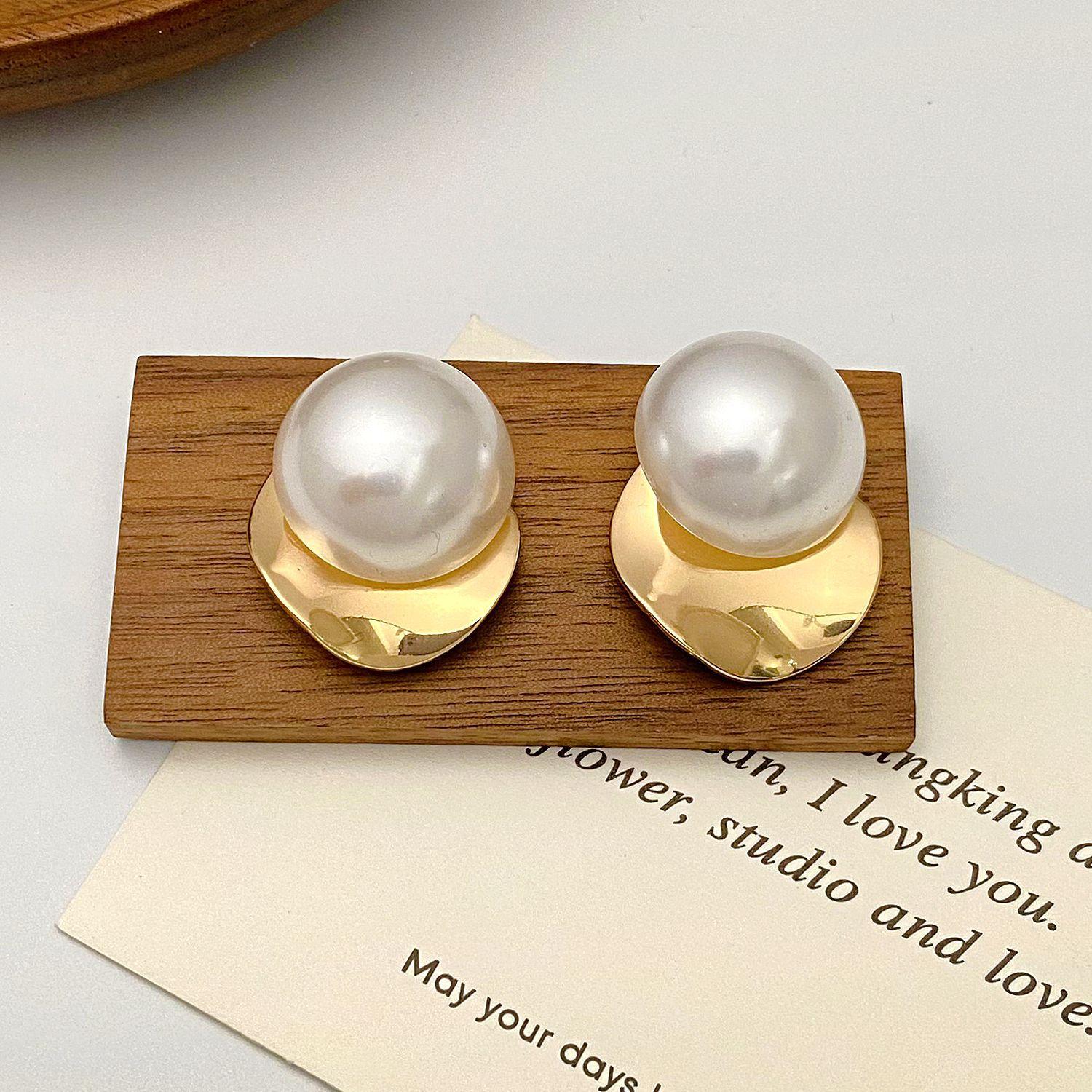 

Fashion exaggerated pink big pearl stud earrings, new light luxury lady temperament women s exquisite popular personalized earrings