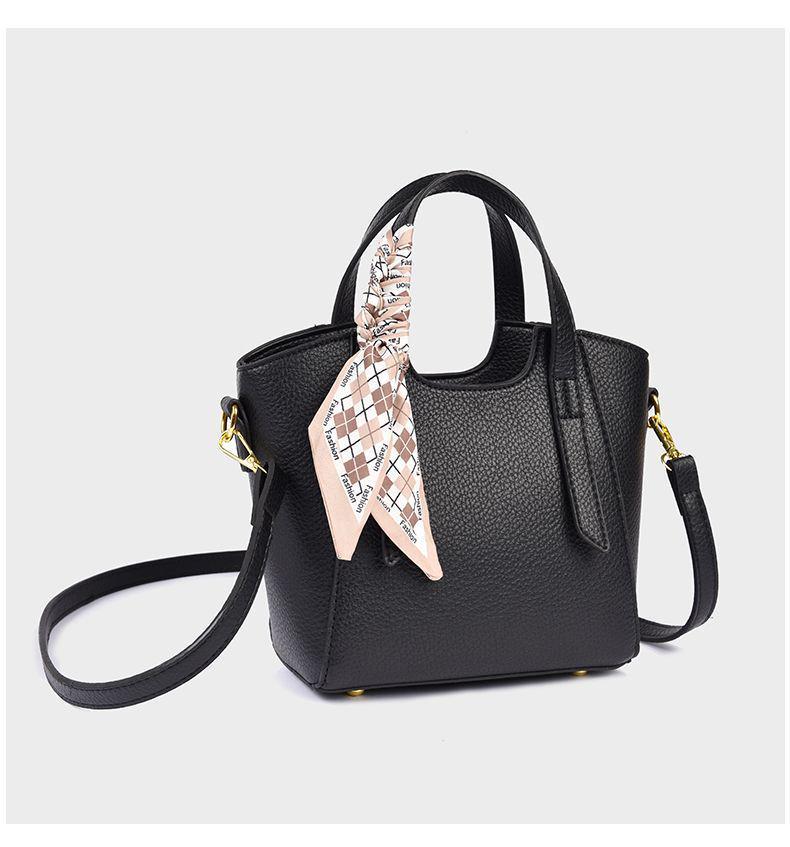 Borsa a tracolla retrò testurizzata da donna: Moda Versatile Autunno/Inverno 2025