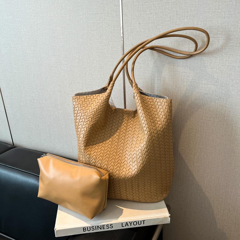 Autumn and Winter Woven Pattern Big Bag Women's New Fashion Retro Underarm Tote Bag Large Capacity Commuter Shoulder Bag
