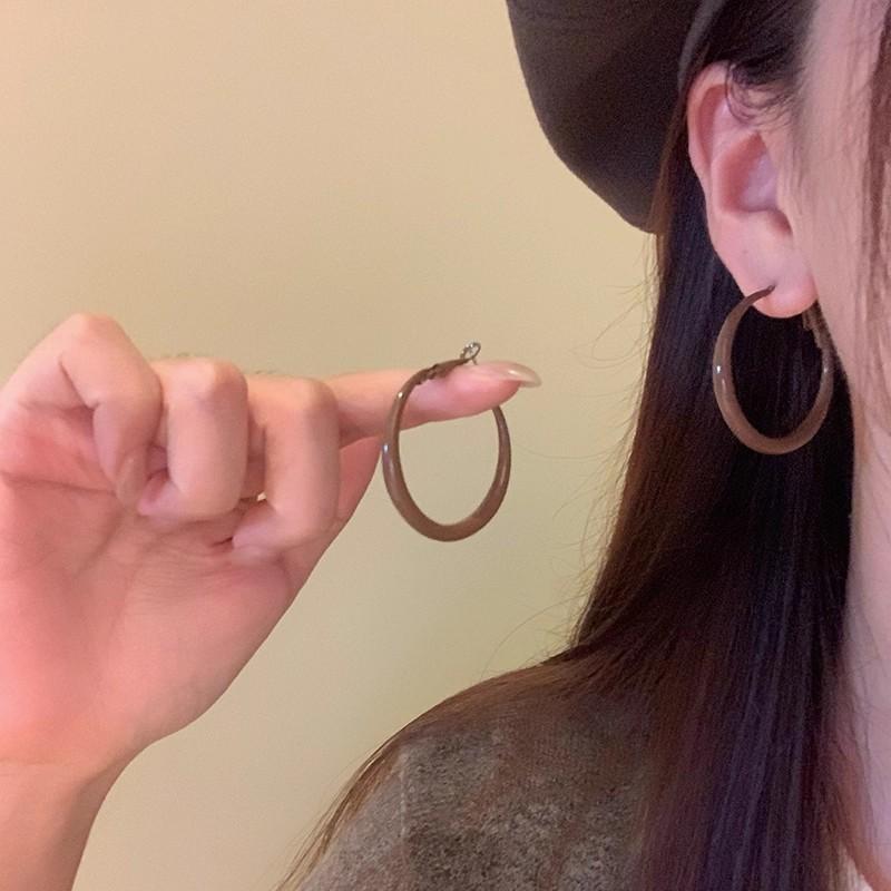 Popular Maillard Retro Coffee Earrings Women's Hong Kong Style Temperament High-end Earrings Internet Celebrity Same Ear Jewelry