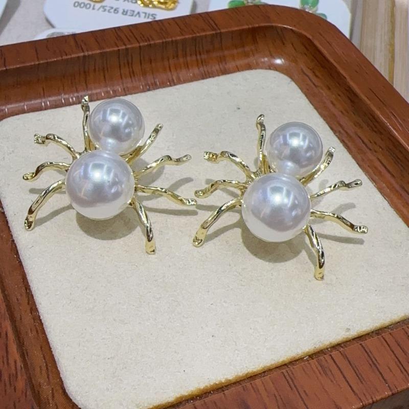 Halloween Imitation Pearl Spider Ear Stud Earrings For Women Fashion Animal Small Earrings Party Jewelry Accessories Gifts