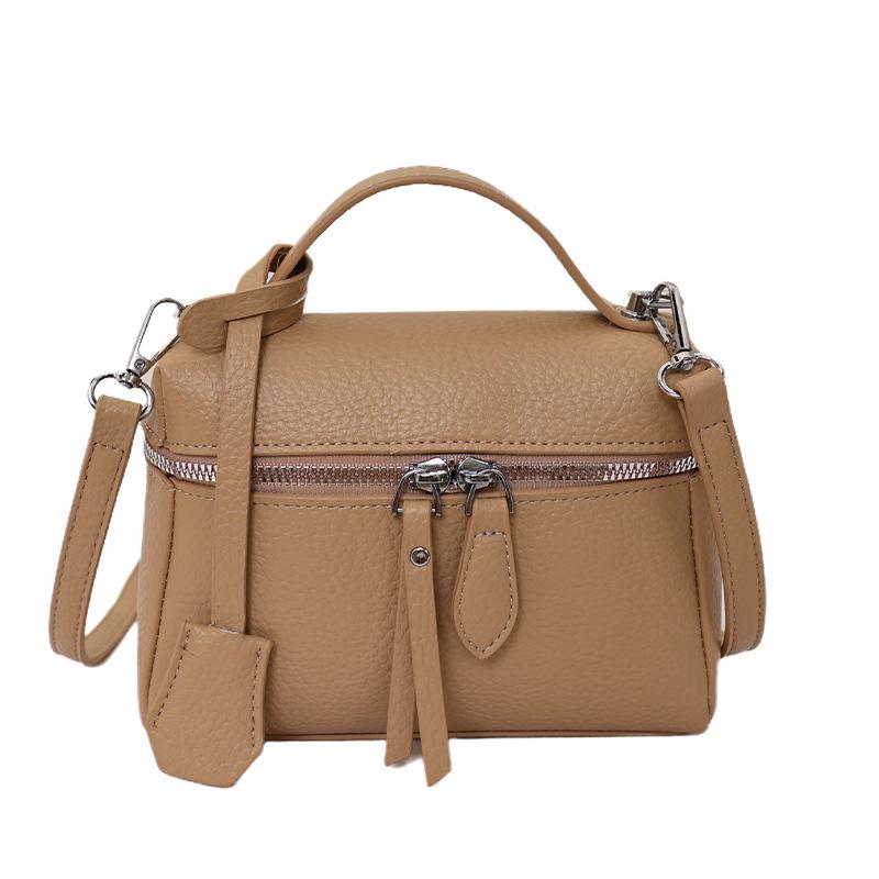 Small-scale Bag with A Slanted Shoulder Strap, Exquisite Korean-style Handbag with A Small Square Shape.