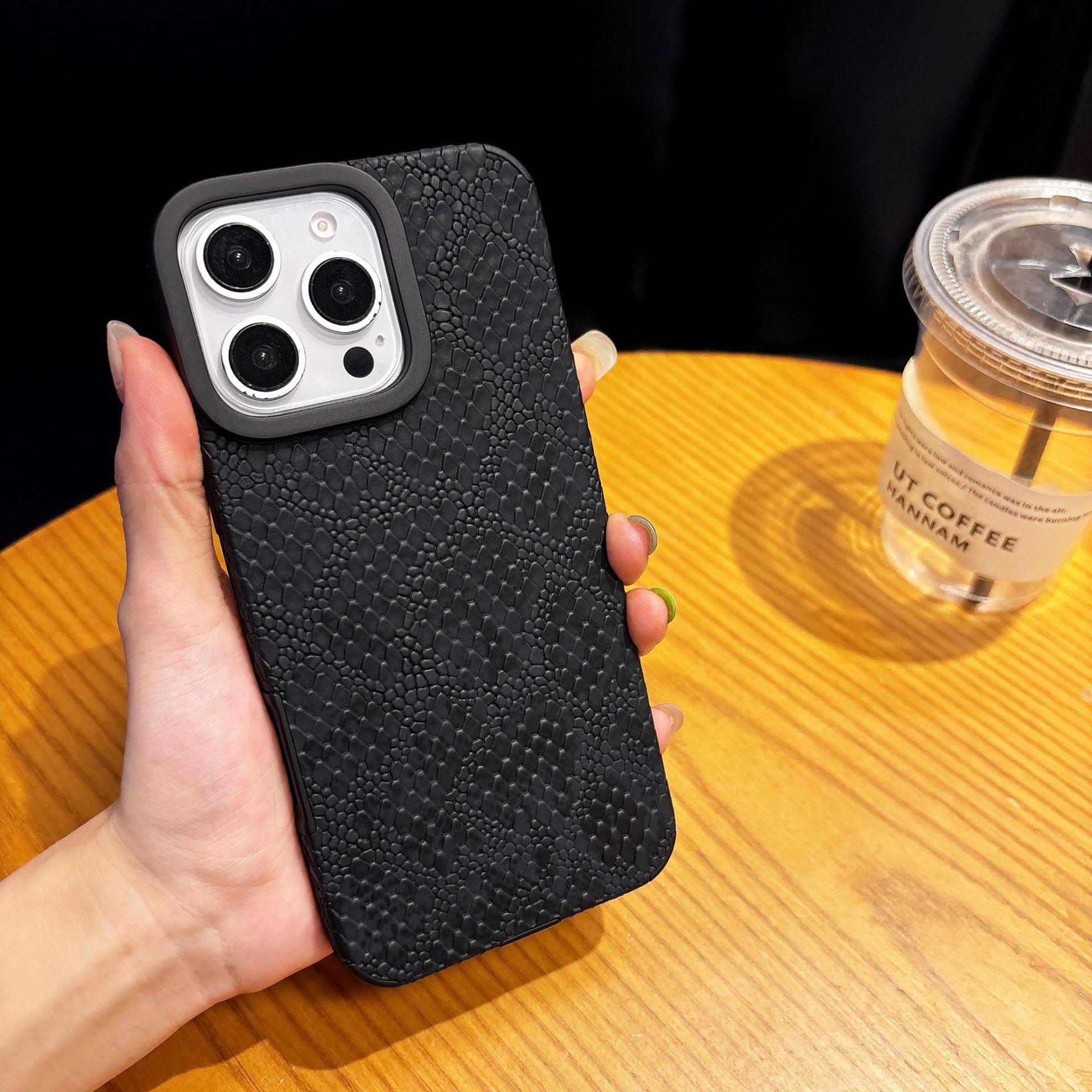 

Built in Magnetic Snake Skin Pattern for IPhone 16 ProMax Phone Case for Apple 15 Wristband Holder Case For iPhone11