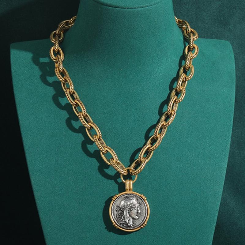 

Vintage Personality Man Head Antique Coin Wide Chain Necklace for Women Aesthetic Jewelry Hip Hop Chunky Statement Cameo Chokers