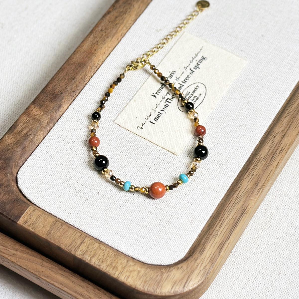 Браслет из красного агата в дуньхуанском стиле: Элегантный дизайн в ретро-стиле для женщин