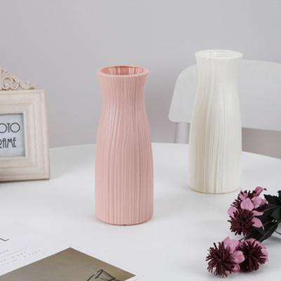 Moderne Kunststoff-Blumenvase im Imitations-Keramikstil für langlebige Dekoration