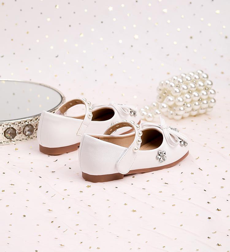 2026 New Girls' Leather Shoes, Korean Style with Soft Sole and Bow, Perfect for Princess and Performance Wear.