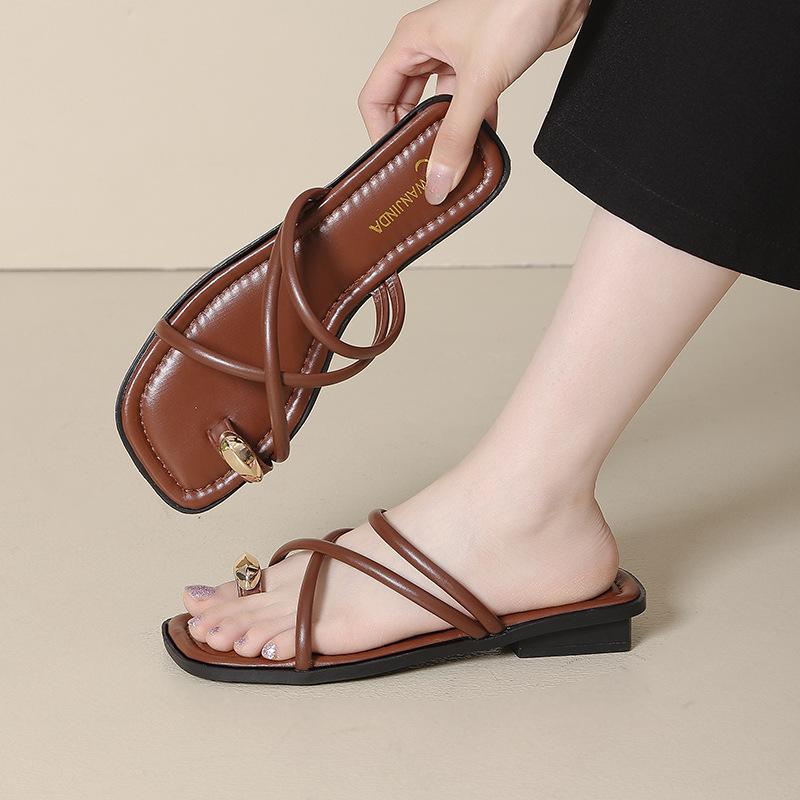 Wear 2025 sets of feet, new female outer summer net cool slippers, red versatile fairy wind set toe slippers ins tide