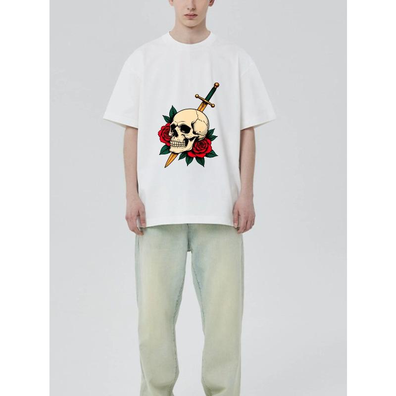T-shirt Noir Avec Impression Crâne Épée et Roses Pour Tenue Décontractée