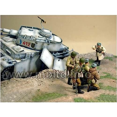Master Box 1/35 Scale Soviet Infantry Commemorative Photo Shoot, Winter 1944, 5-Piece Set, Plastic Model Kit MB35029