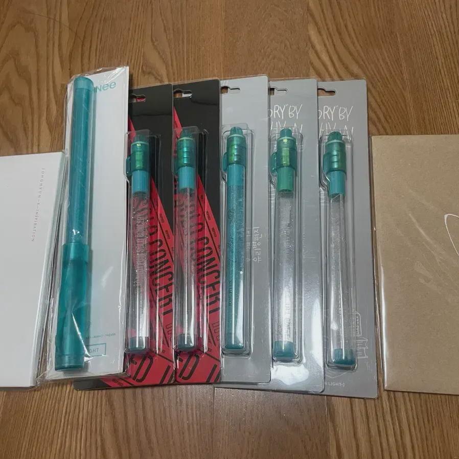 

Светящиеся палочки Shinee The Letter, X Cone Postcards и Letter Postcards продаются оптом