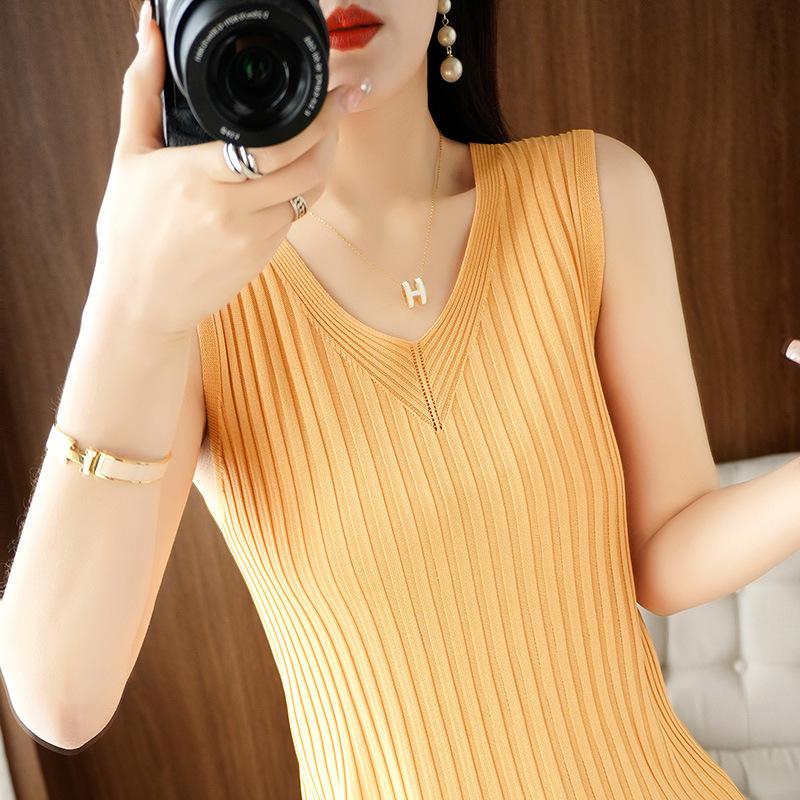 V-neck Inner Wear and Beautiful Ice Silk Suspender Vest Summer Slim Fit and Sleeveless Top Thin Summer