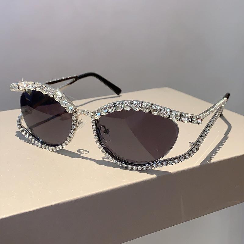 New Cat Eye Sunglasses for Women Stylish Vintage Rhinestones Oval Shades Ins Trendy Luxury Brand Design Lady Eyewear