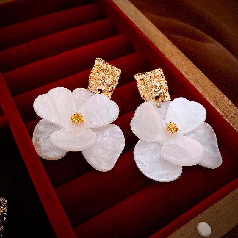 Silver Needle Resin Flower Tassel Earrings: Vintage, Versatile, Light Luxury Fashion Jewelry for Women