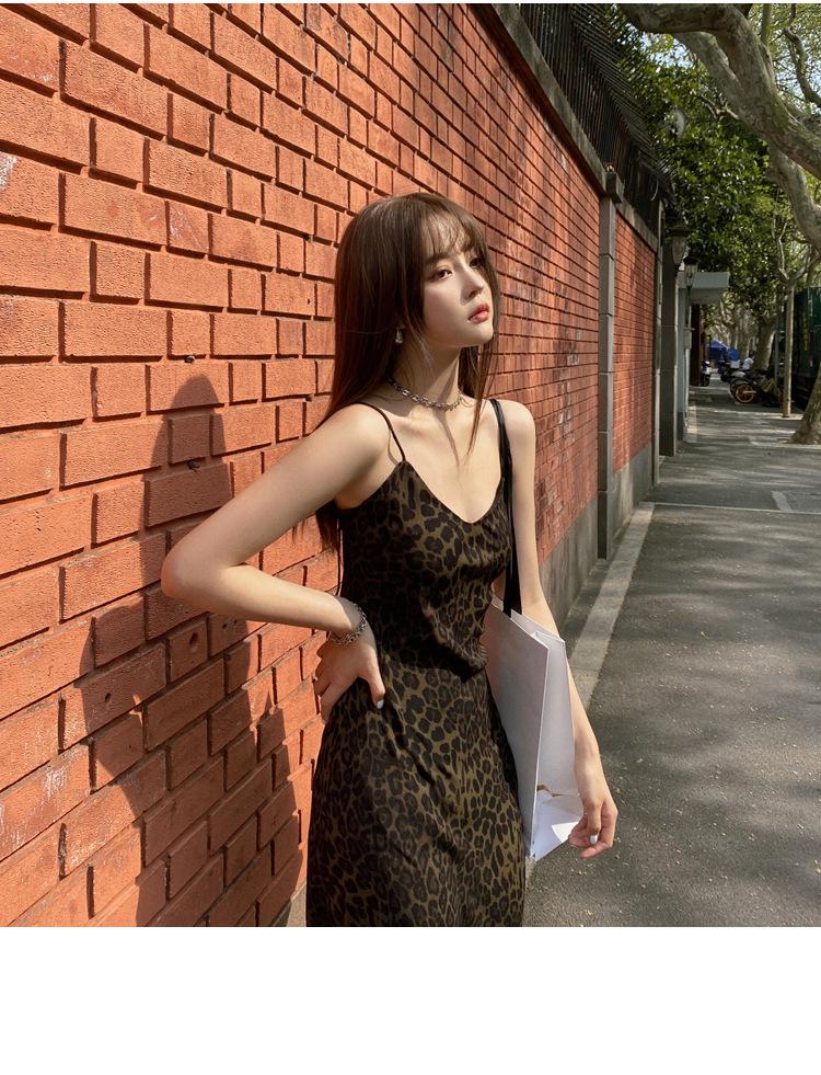 2026 Spring/Summer V-Neck Leopard Print Off-Shoulder Spaghetti Strap Mid-Length Slimming Dress