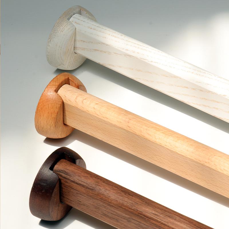 Massivholz Hängestange für Kleiderschränke und begehbare Kleiderschränke, anpassbar für Schlafzimmer- oder Balkonnutzung, stark und langlebig.