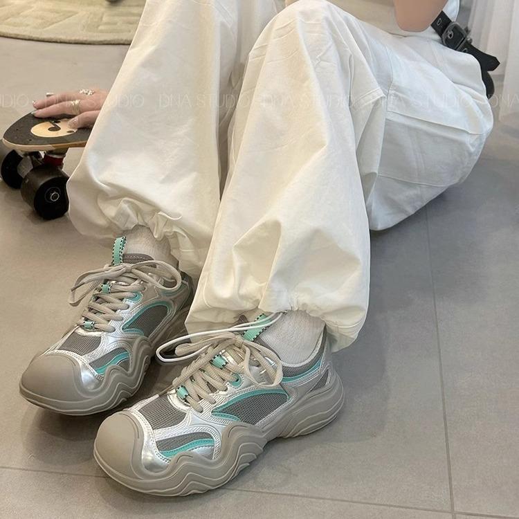 Thick-soled casual breathable mesh sneakers women's 2025 new summer comfortable outdoor hiking shoes travel board shoes women