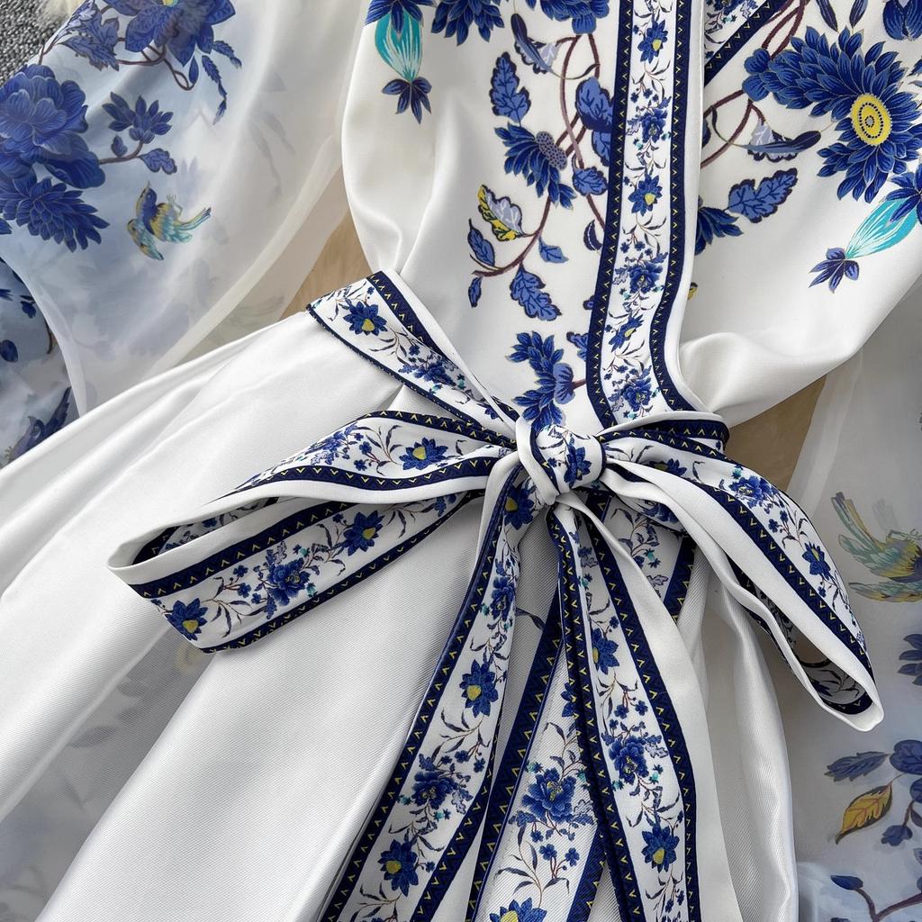 Wunderschönes Chiffon-Wickelkleid mit Blumendruck und Laternenärmeln, Spleißbandage, Schnürung, Kreuz-V-Ausschnitt, dicker Satin, Boho-Partykleidung