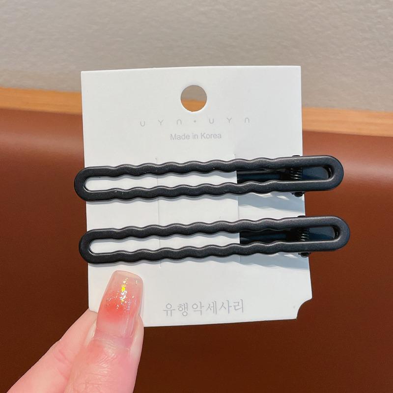 Pink Dopamine Hair Clip: Y2K Seamless Round Hairpin - Cute Small Side Clip for Women’s Bangs