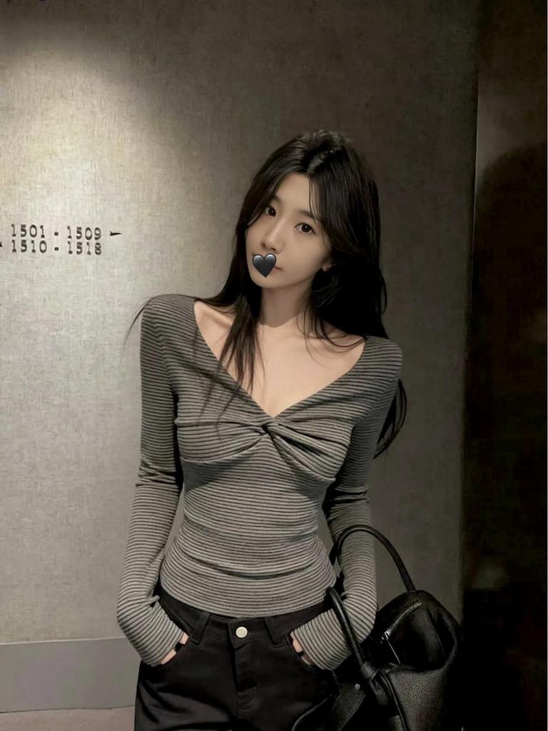 Spicy Striped V-Neck Long-Sleeve Slim-Fit Women's Autumn/Winter Top