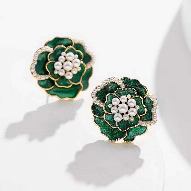JMXD Französische Perlen Kamelienblüten Ohrstecker Leichter Luxus Grüner Tee Thema Einzigartig Elegant für Damen Modischer Schmuck