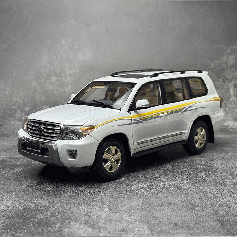 

Original 1/18 Toyota Land Cruiser LC200 Alloy Car Model Adult Collectible Decoration