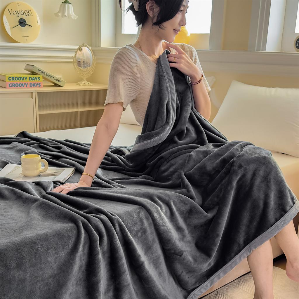 High Quality Solid Flannel Sofa Throw Blanket Lightweight Soft Plush Travel Blanket for Airplane Non-Shedding Office Nap Blanket