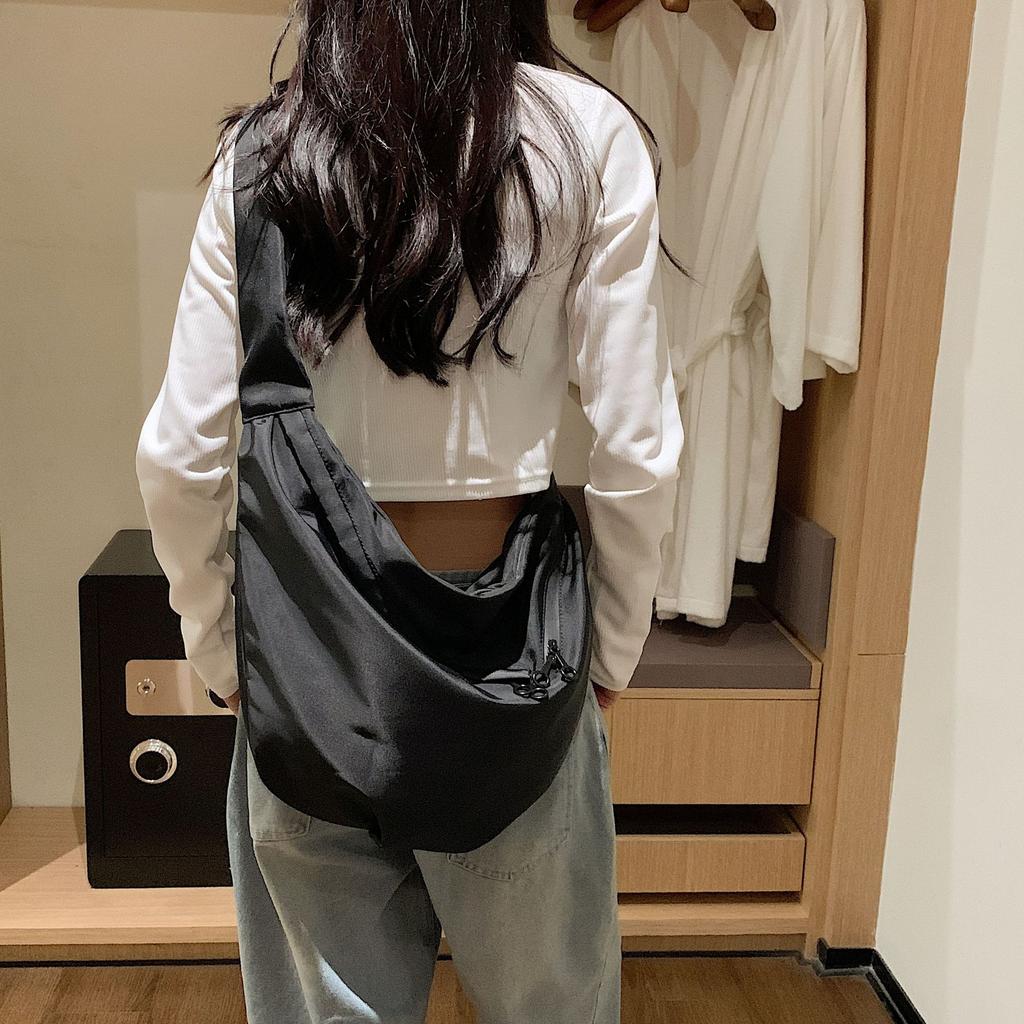 Shoulder Bag Wide Shoulder Strap Casual Versatile Messenger Bag Large Capacity Oxford Cloth Unisex Commuter Solid Color Dumpling Bag