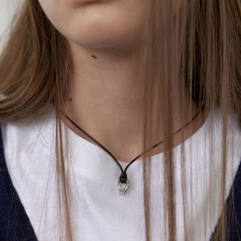 LIEBE MICH MONSTER Kubische Gliederkette mit langem Riemen (L253MNK070)