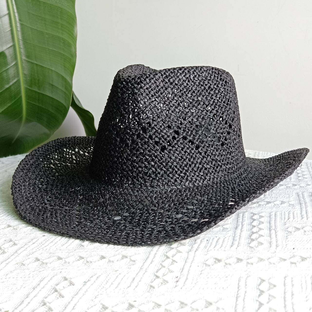 

Wholesale link for various styles of cowboy hats summer vintage elegant straw hats fedora hats Panama hats and travel beach hats S56-58cm